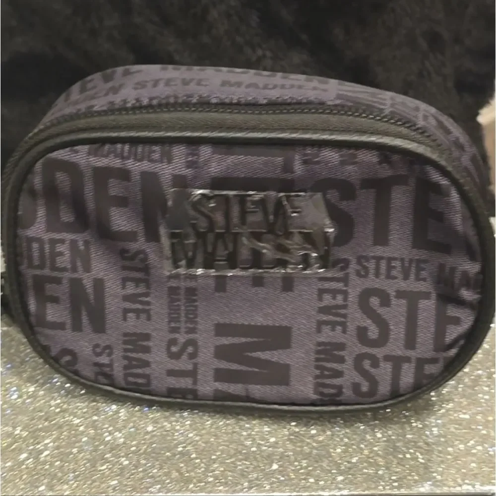 Steve Madden Logo/Clear Triple Compartment Weekender‎